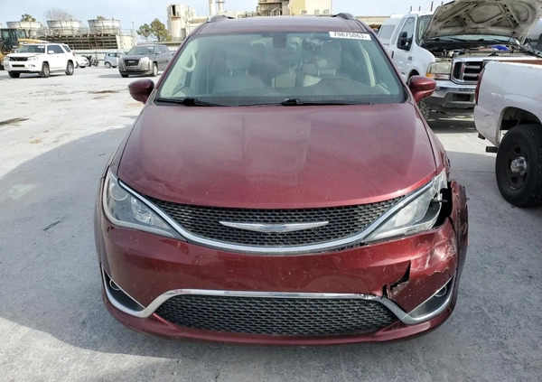 Chrysler Pacifica cena 46900 przebieg: 70140, rok produkcji 2018 z Siewierz małe 56